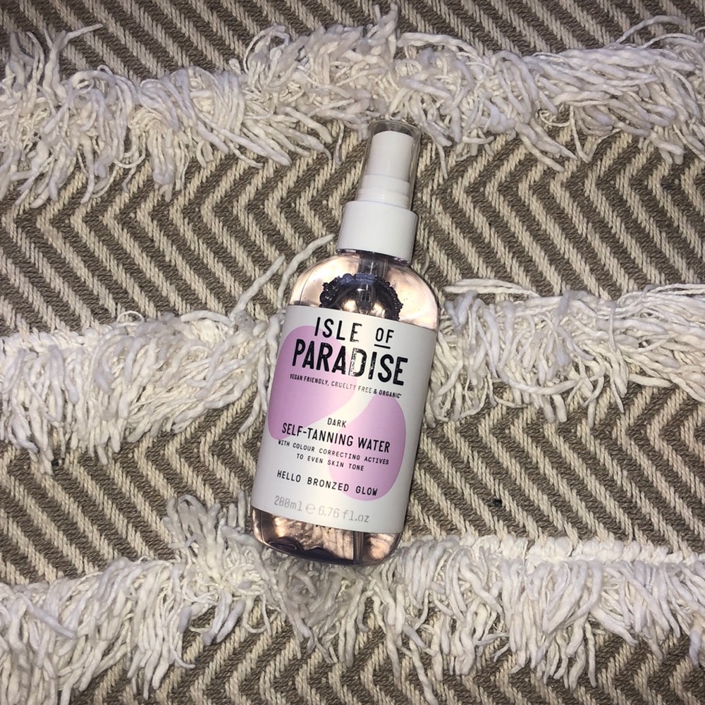 Isle of Paradise Self-Tanning Water in Dark